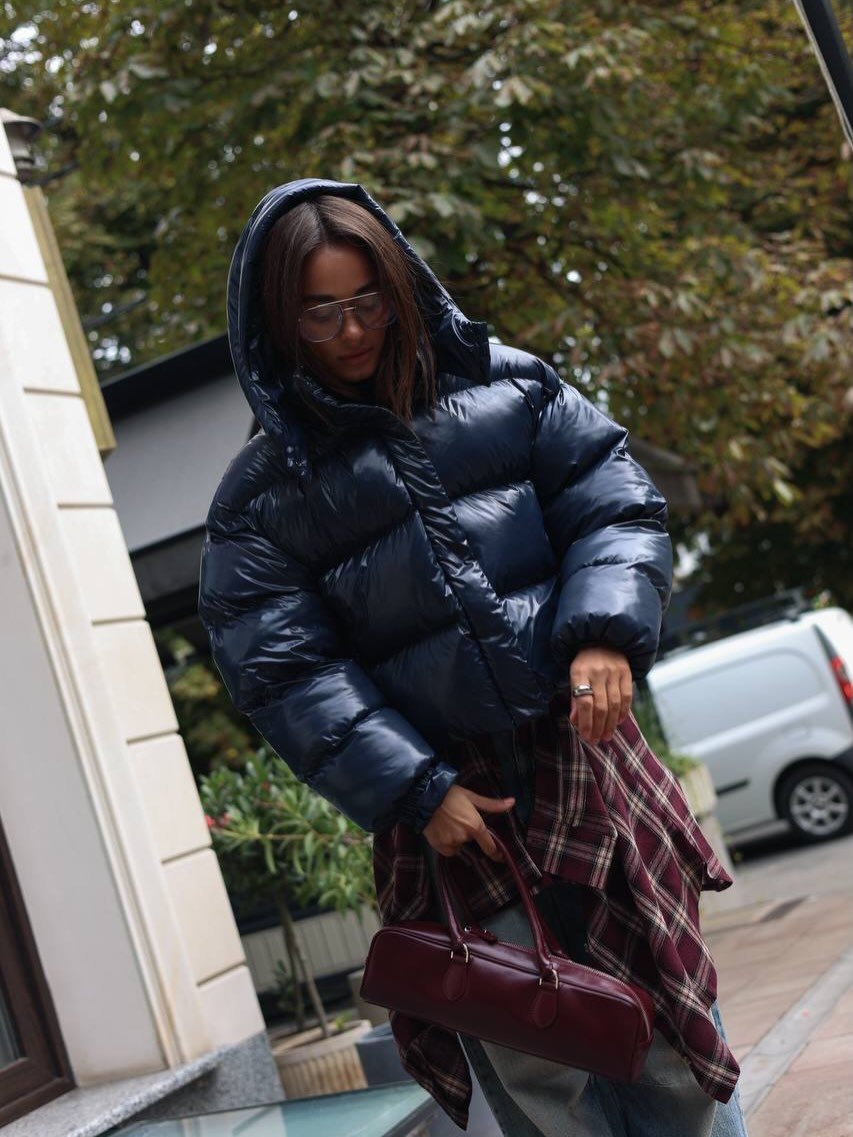 Chaqueta acolchada Gina con capucha y acabado brillante