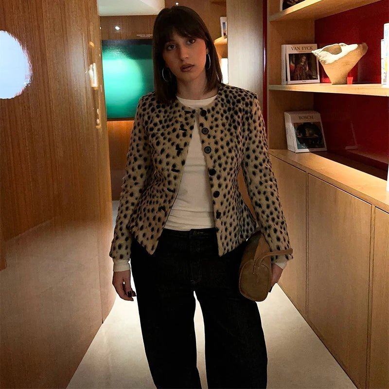 Chaqueta corta Lily con estampado de leopardo y pelo sintético