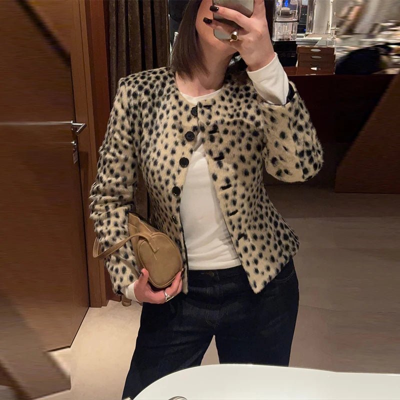 Chaqueta corta Lily con estampado de leopardo y pelo sintético
