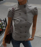 Claudia Blusa Ajustada con Cuello Alto a Cuadros