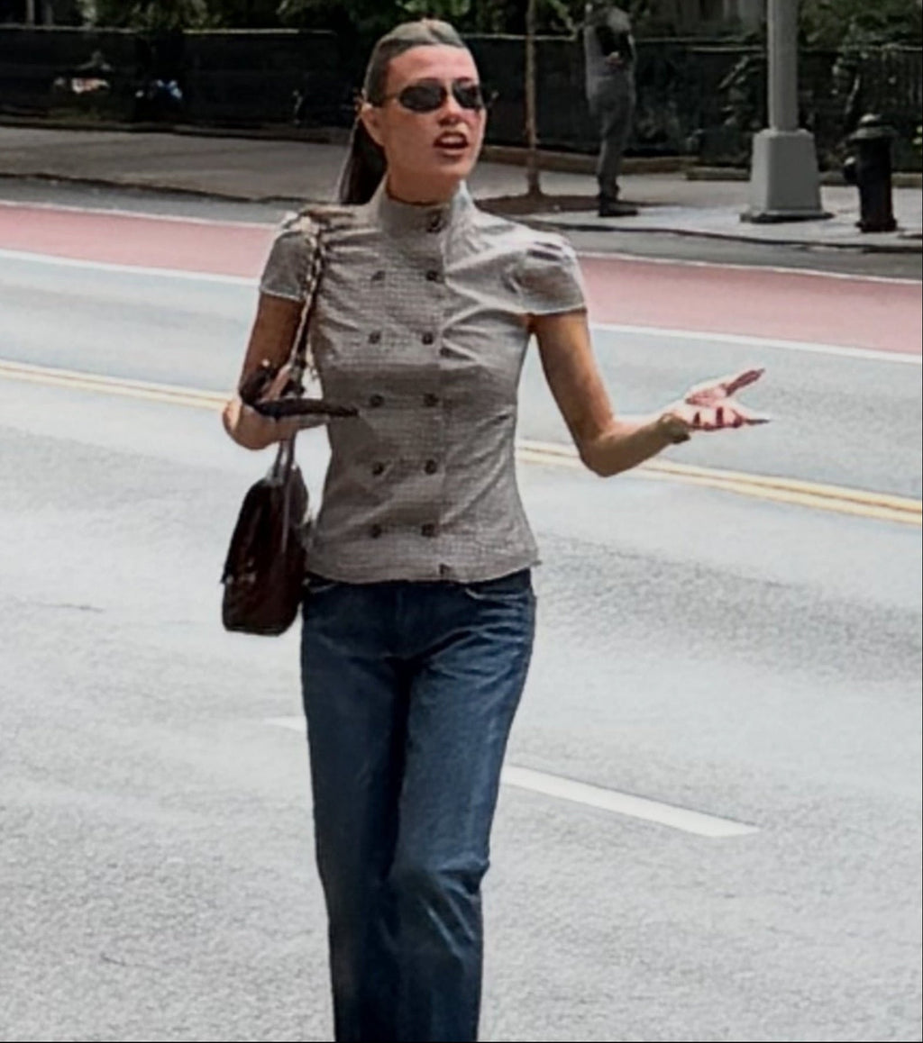 Claudia Blusa Ajustada con Cuello Alto a Cuadros