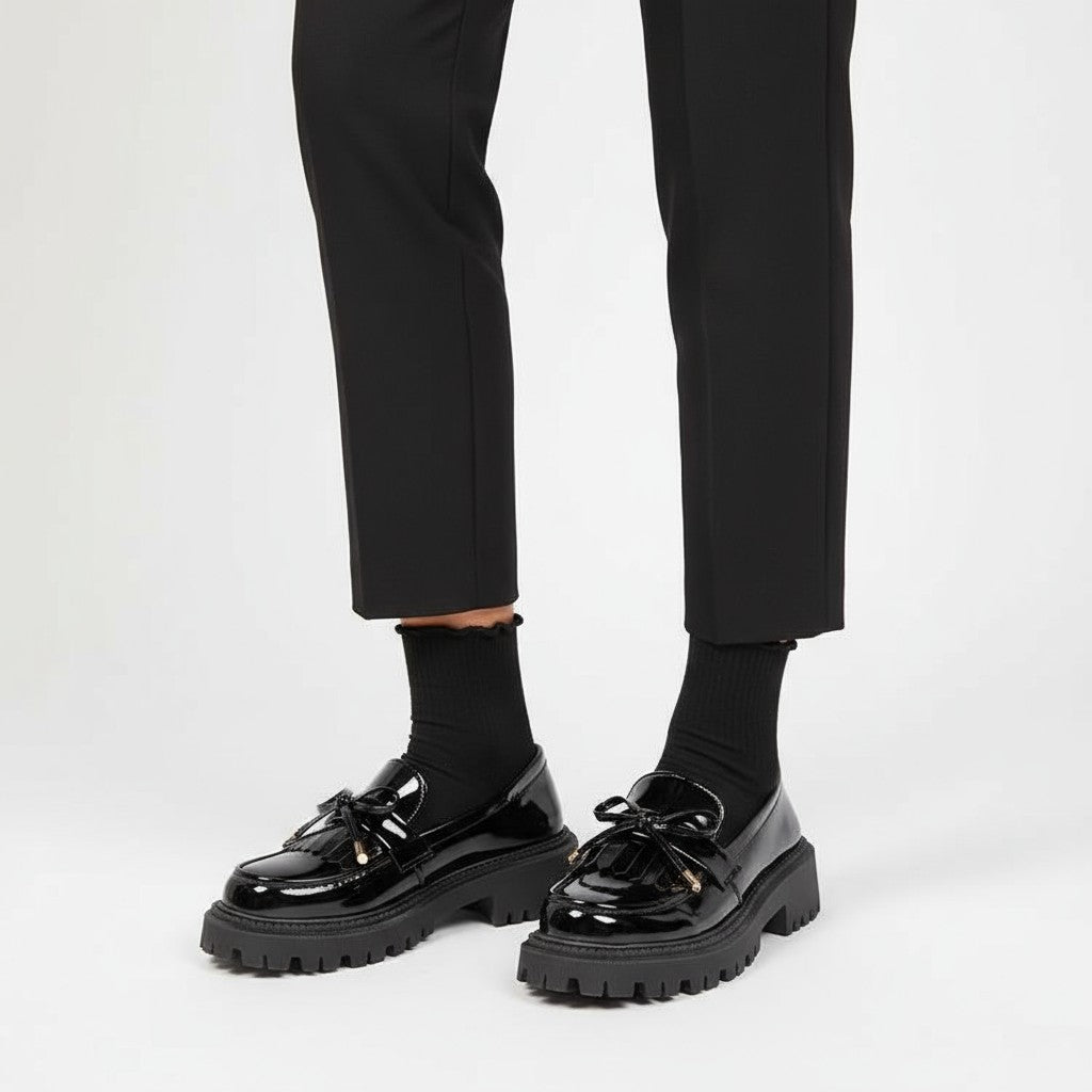 Celina - Mocasín Mujer de Charol Negro de Suela Gruesa Y Lazo Chic