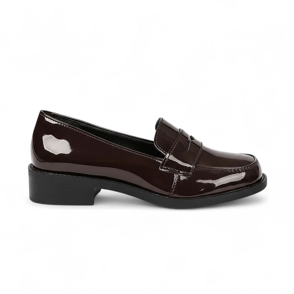 Ava - Mocasín de Piel Brillante de Tacón