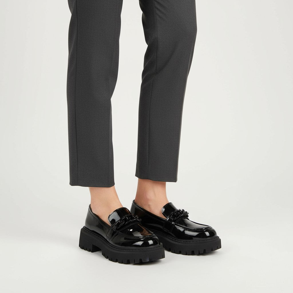 Teresa - Mocasines Mujer de Charol Negro Cadena de Cuña