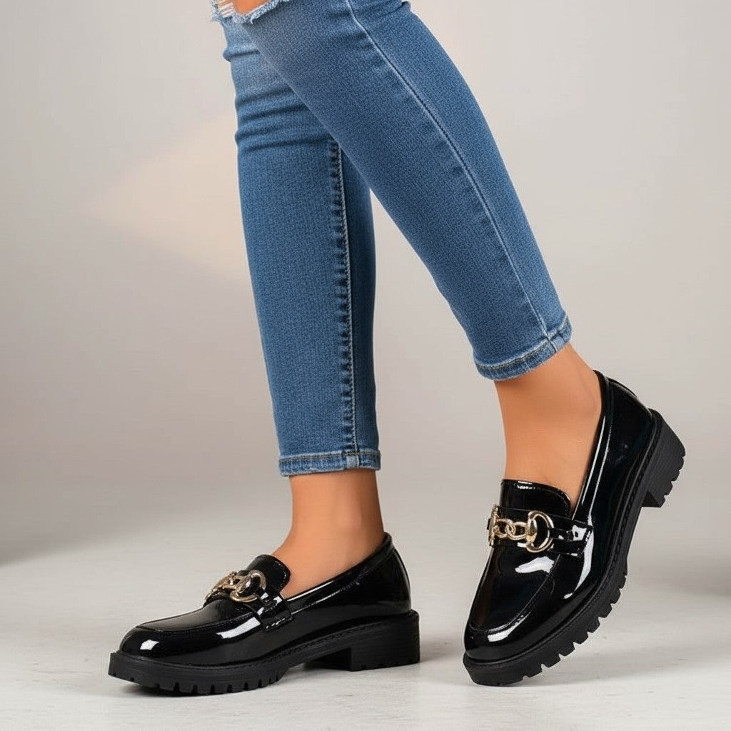 Stacy - Mocasines Mujer de Charol Cadena Dorada con Tacón Bajo