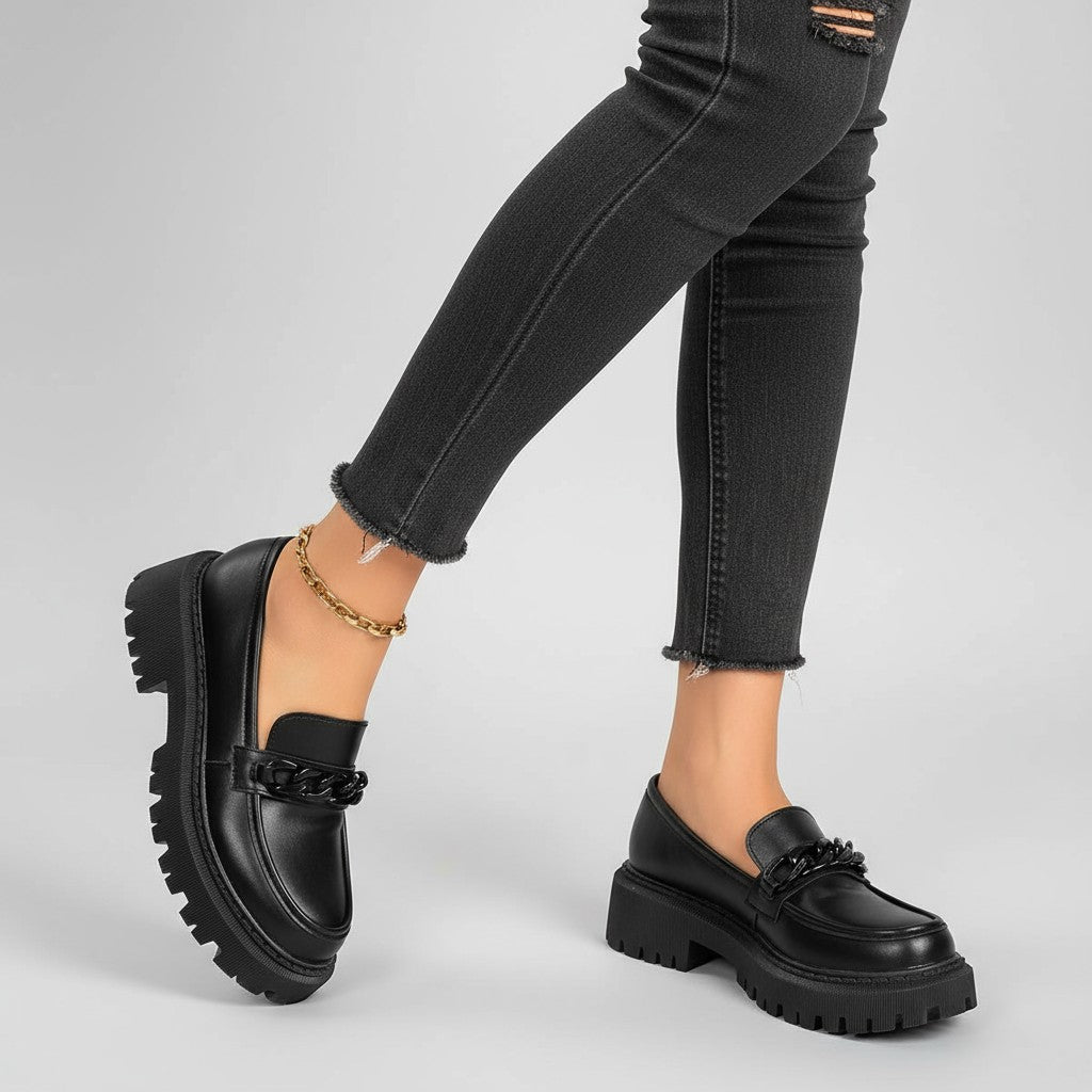 Teresa - Mocasín de Cuña Mujer Mate Negro Cadena