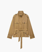 Ellie Conjunto chaqueta con cuello alto y skort con cinturón
