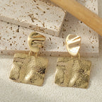 Pendientes Cuadrados de Metal Grabado y Martillado