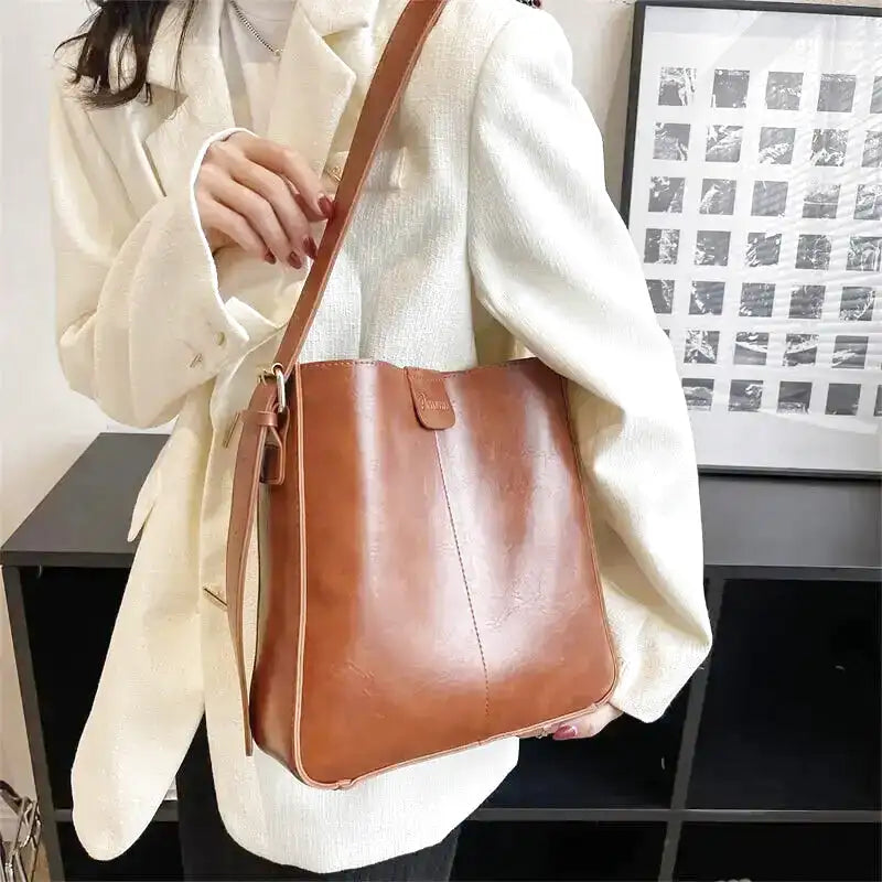 GIULIA - Rigid Leather Basket Bag