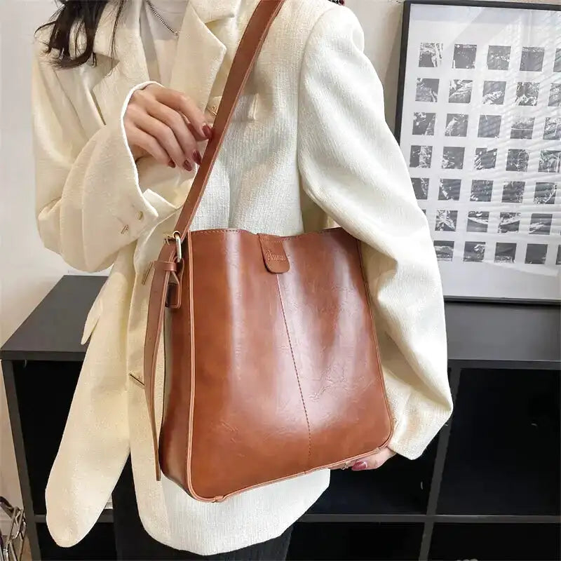 GIULIA - Rigid Leather Basket Bag