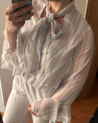 Hanna Blusa de Rayas con Volantes y Lazo al Cuello