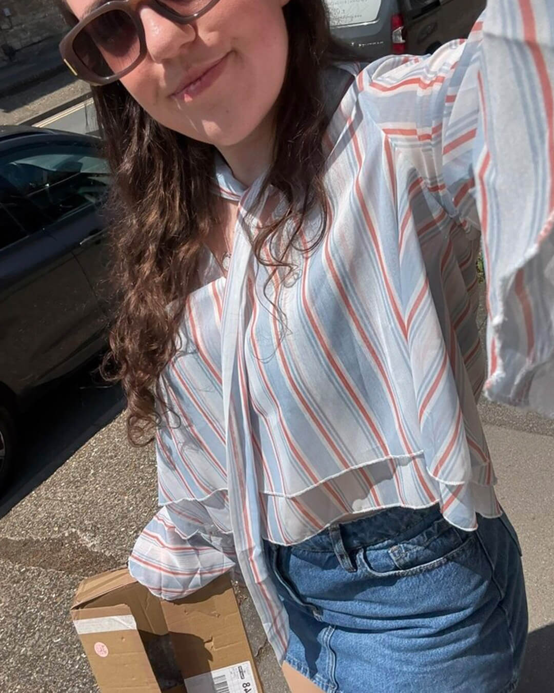 Hanna Blusa de Rayas con Volantes y Lazo al Cuello