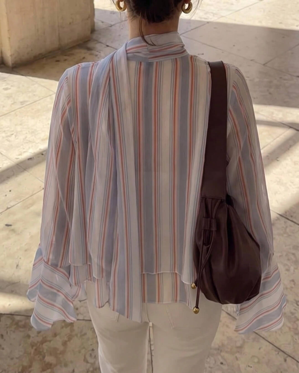Hanna Blusa de Rayas con Volantes y Lazo al Cuello