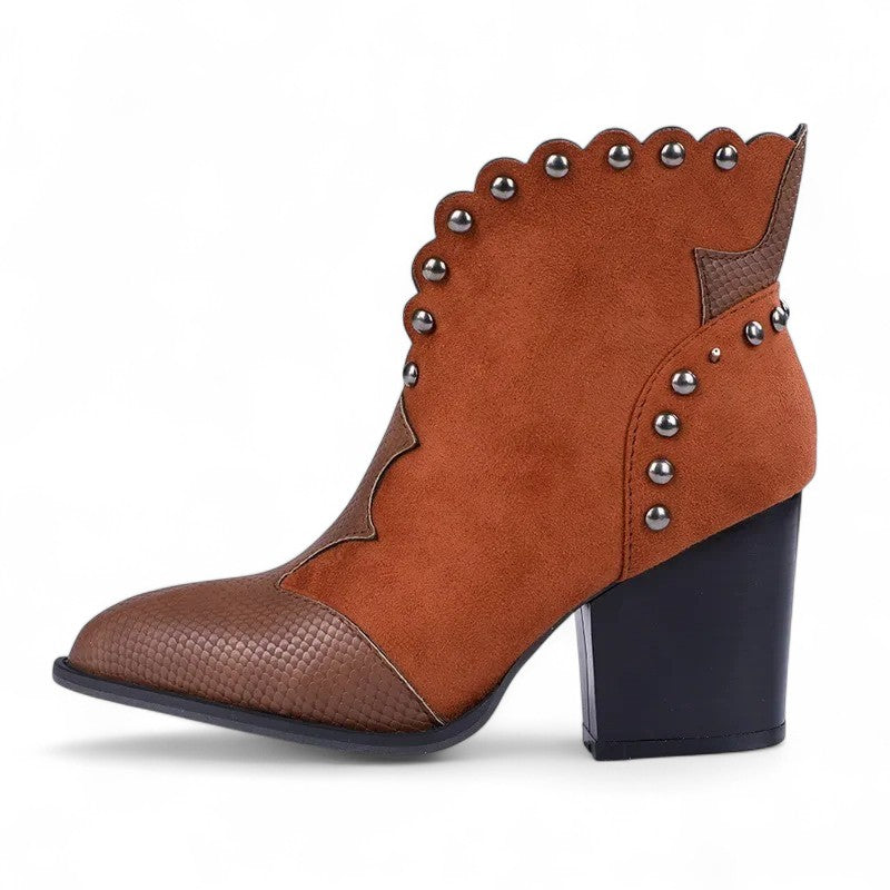 Araceli - Bota Campera Corta Vintage y Con Tachuelas