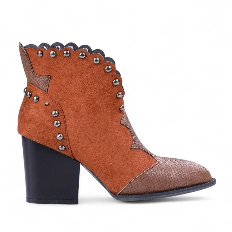 Araceli - Bota Campera Corta Vintage y Con Tachuelas