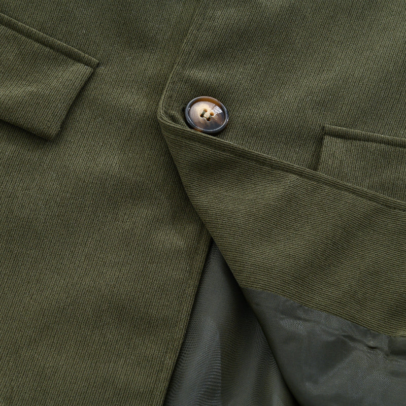 Abrigo elegante para hombre – corte entallado, cuello alto y bolsillos laterales