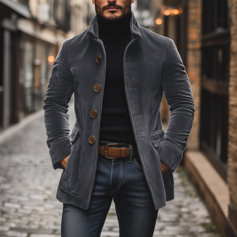 Abrigo elegante para hombre – corte entallado, cuello alto y bolsillos laterales