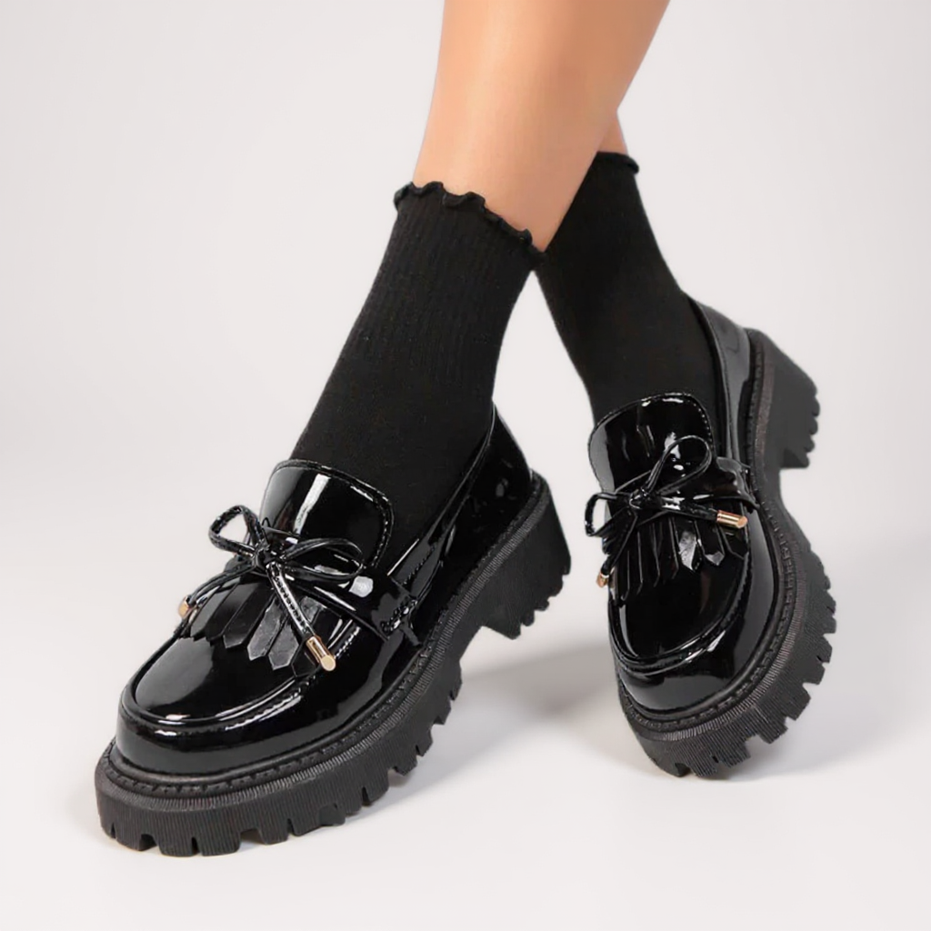 Celina - Mocasín Mujer de Charol Negro de Suela Gruesa Y Lazo Chic