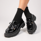 Celina - Mocasín Mujer de Charol Negro de Suela Gruesa Y Lazo Chic