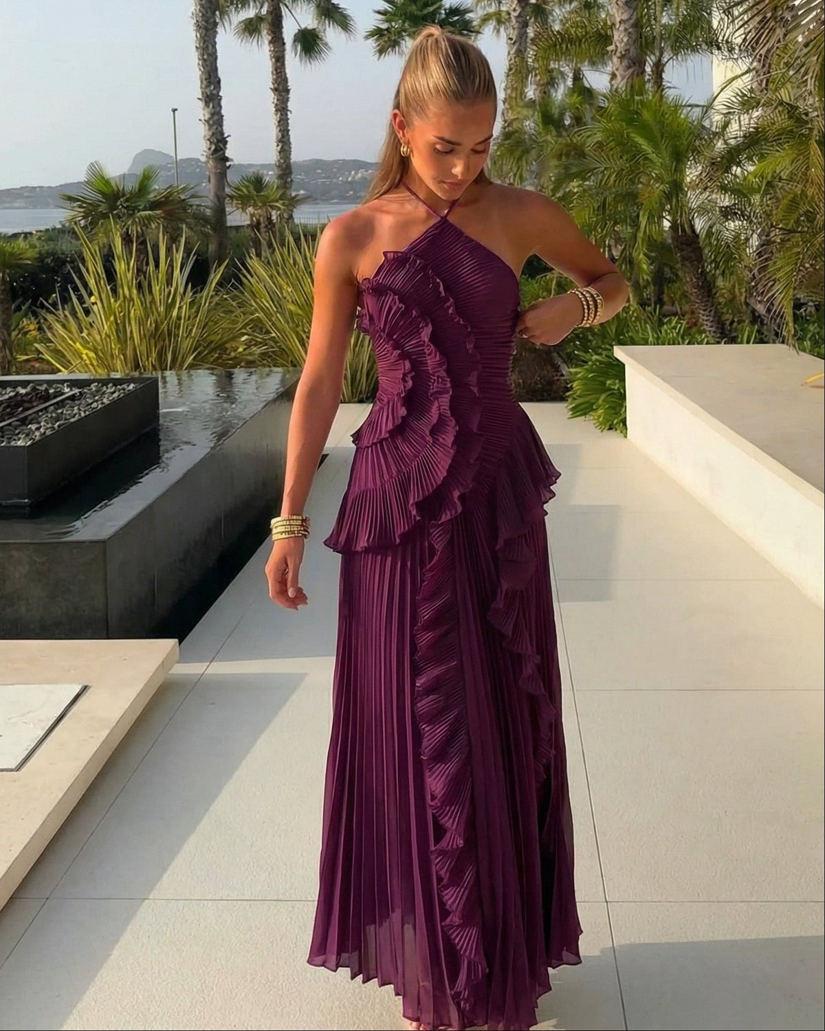 Rachel Vestido largo halter plisado con volantes