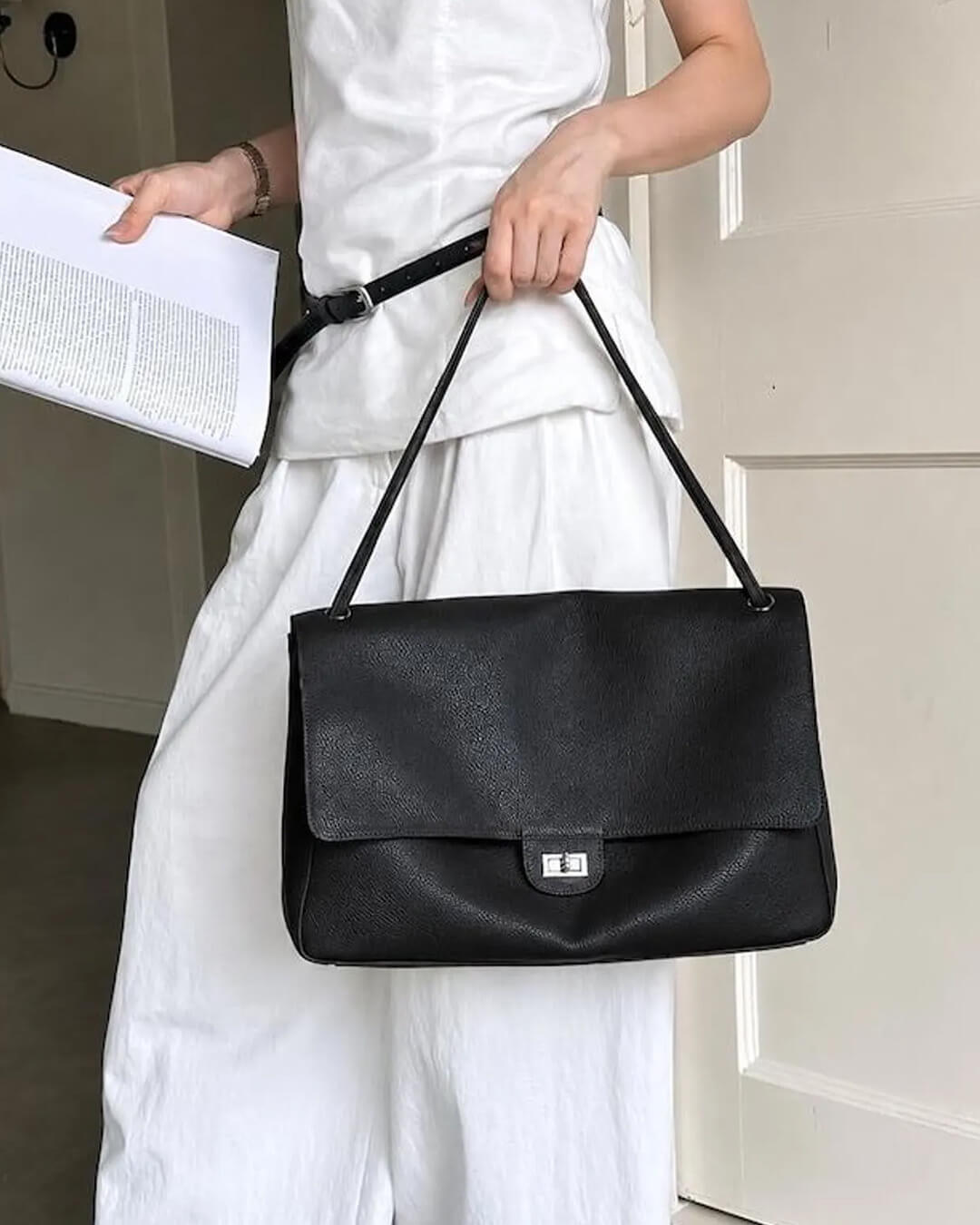 Bolso de hombro maxi con solapa de cuero sintético Carla - para edición