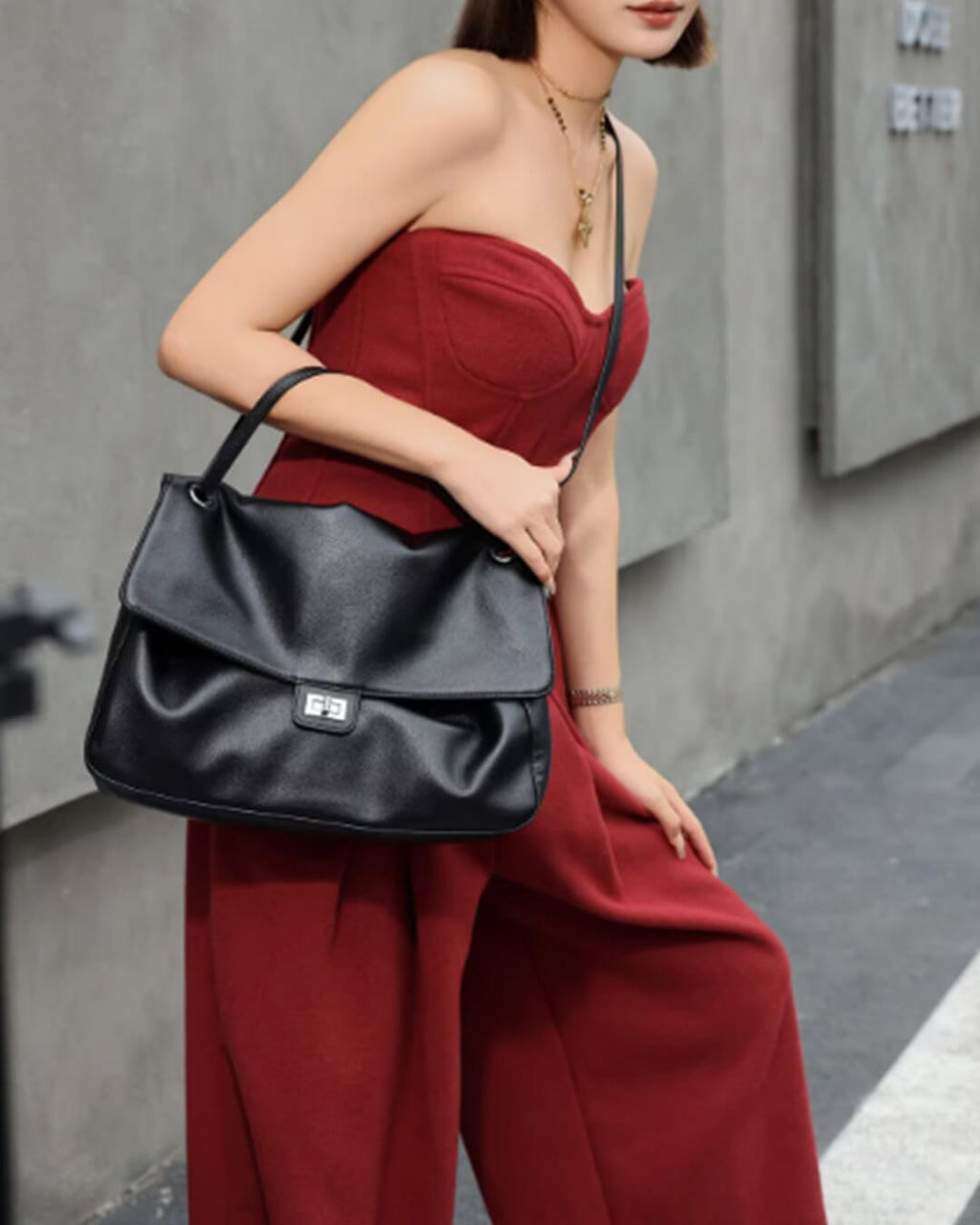 Bolso de hombro maxi con solapa de cuero sintético Carla - para edición