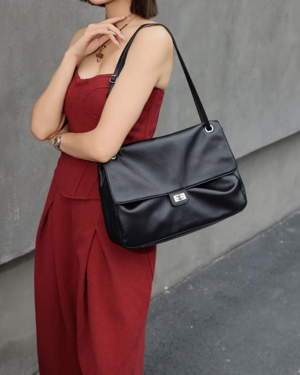 Bolso de hombro maxi con solapa de cuero sintético Carla - para edición