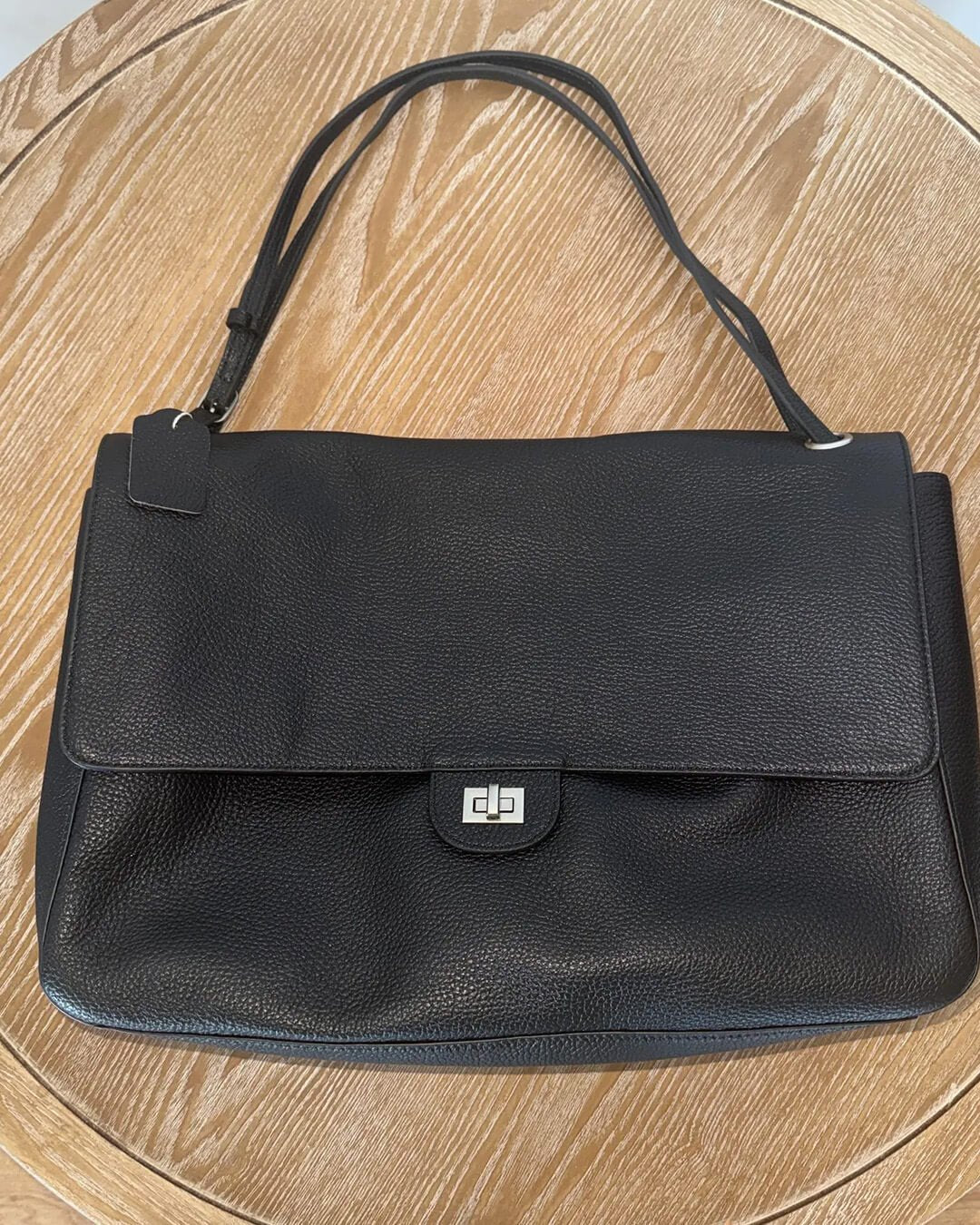 Bolso de hombro maxi con solapa de cuero sintético Carla - para edición