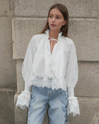 Annie blusa bordada con ribete de encaje