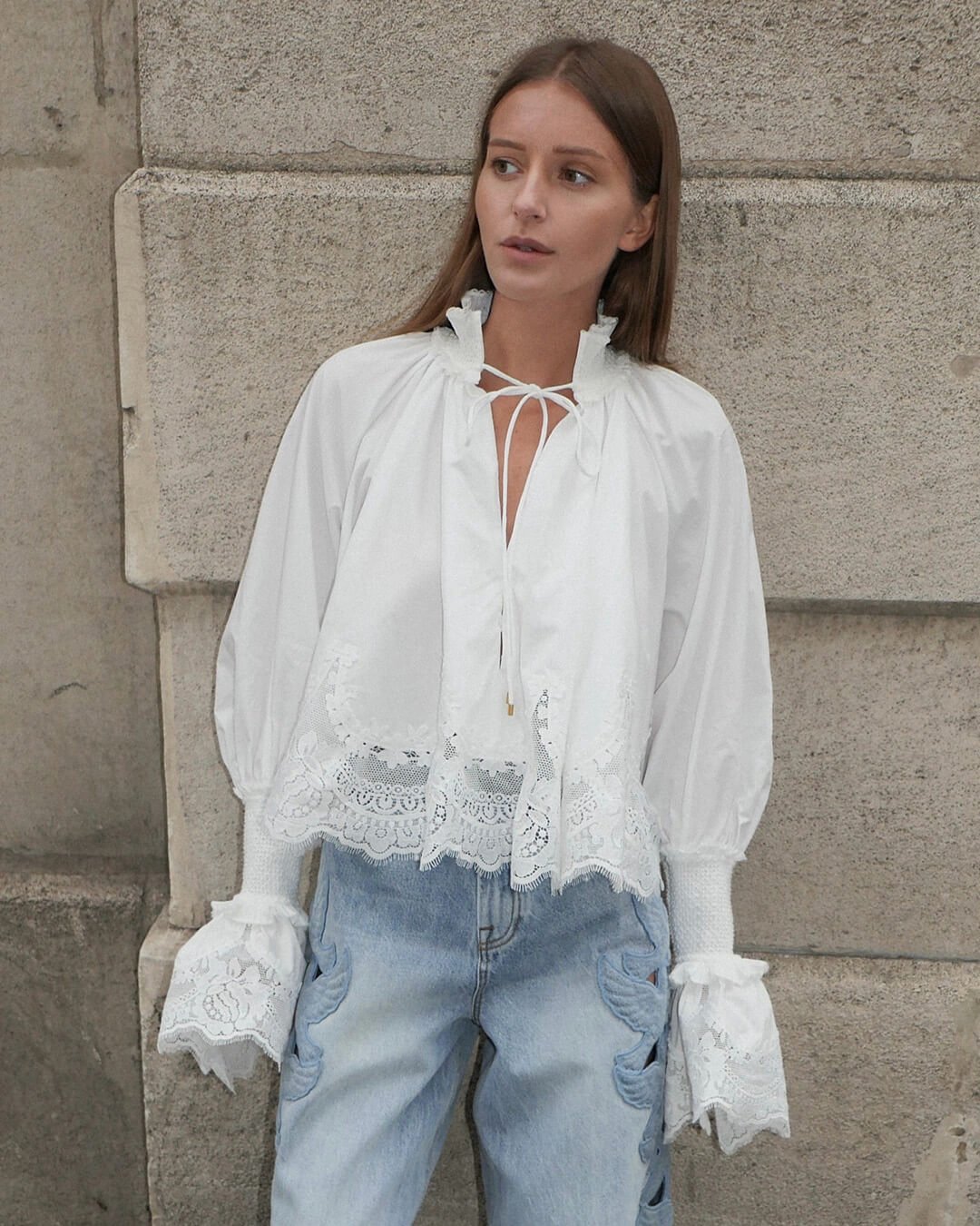 Annie blusa bordada con ribete de encaje