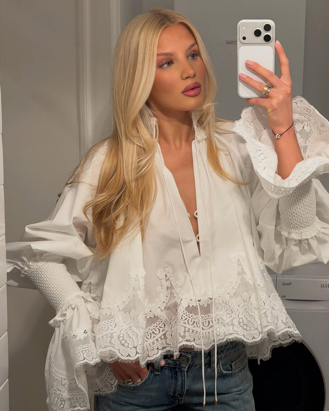 Annie blusa bordada con ribete de encaje