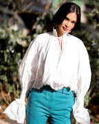 Annie blusa bordada con ribete de encaje