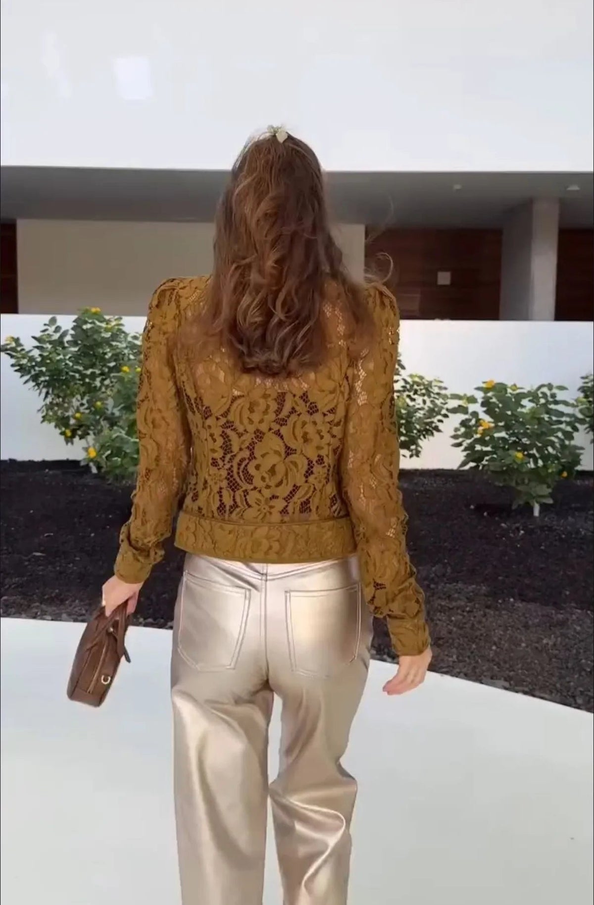 Blusa Azzurra de encaje translúcida