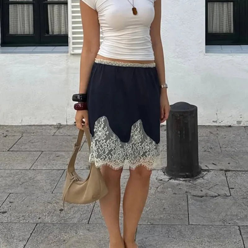 Falda mini Saskia de satén con encaje patchwork