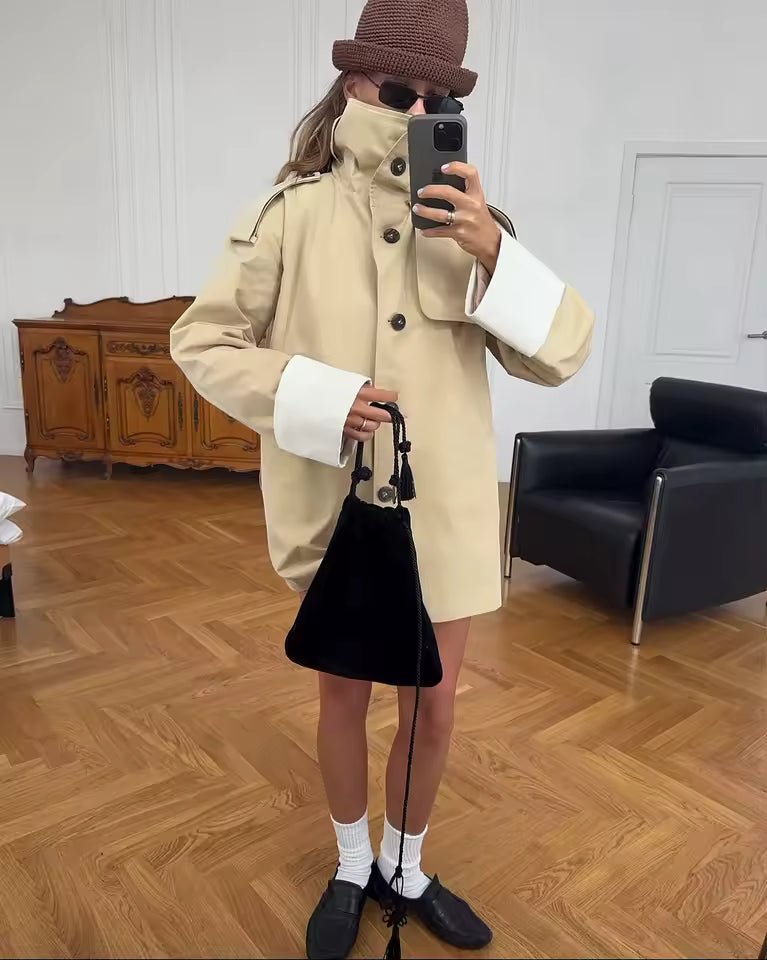 Abrigo trench con cinturón Alicia y puños de contraste