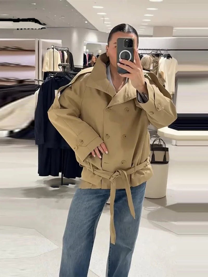 Gabardina Utility Corta Anna con Cuello Alto