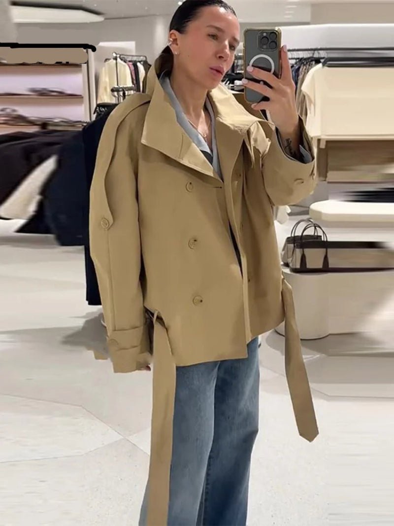 Gabardina Utility Corta Anna con Cuello Alto