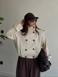 Gabardina Jane plisada con cuello alto