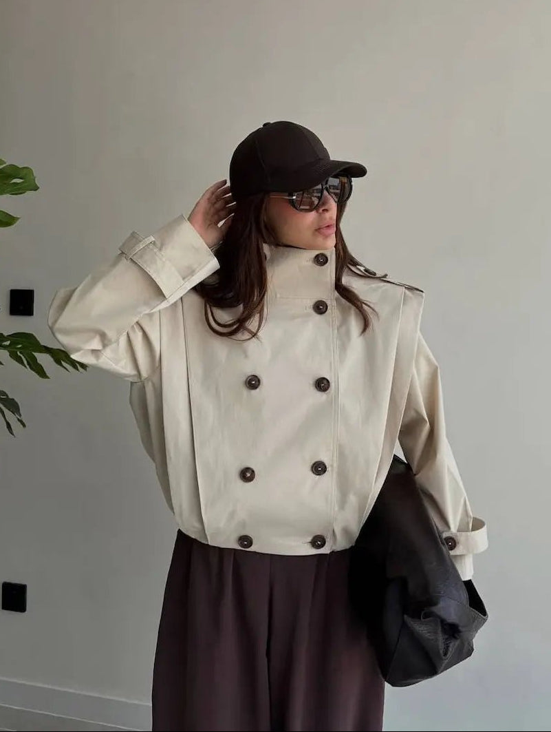Gabardina Jane plisada con cuello alto