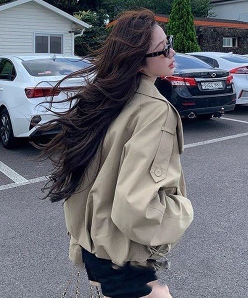Trench corto utilitario Linda