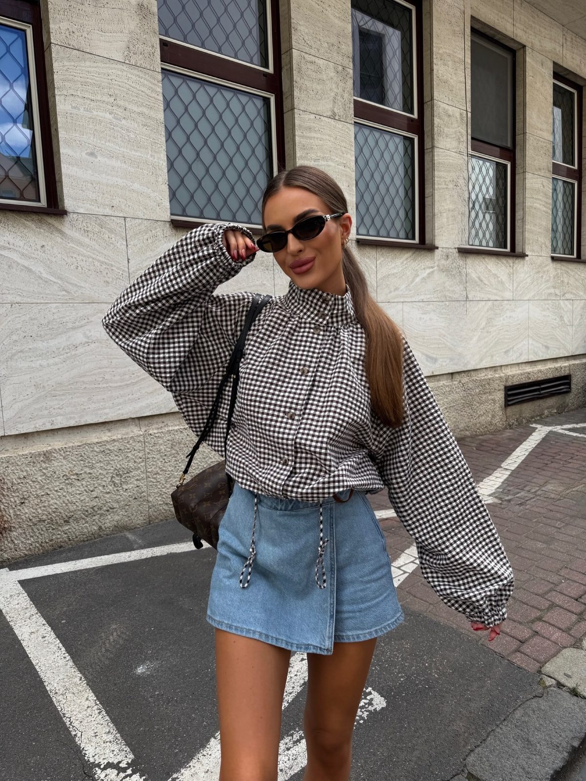 Chaqueta Olivia de cuadros con cordón y cuello alto