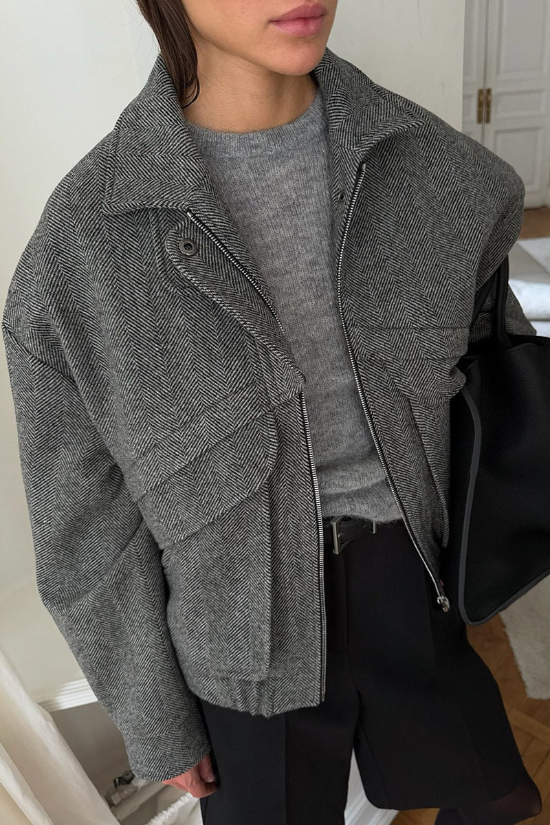 Abrigo Sarah de espiga con cuello alto