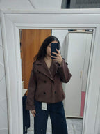 Sarah Abrigo con Cuello Alto
