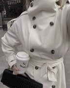 Abrigo trench Sarah con cuello alto y cinturón