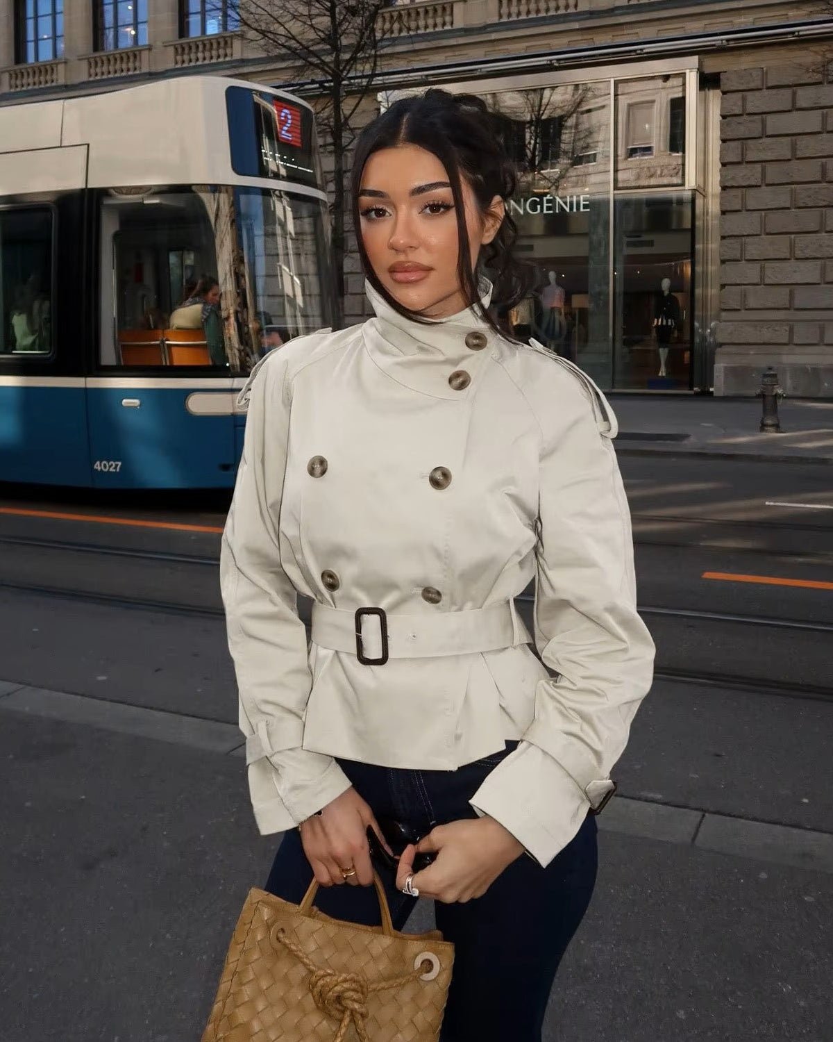 Teresa Gabardina Británica con Cinturón