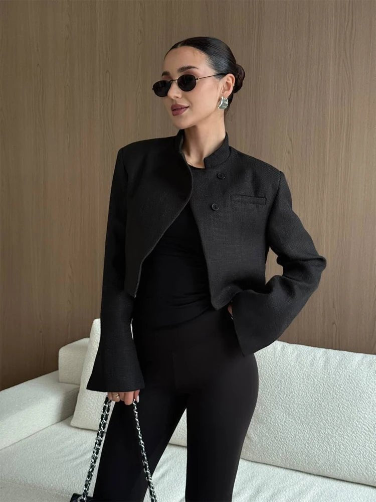 Blazer Anneliese corto con botones frontales