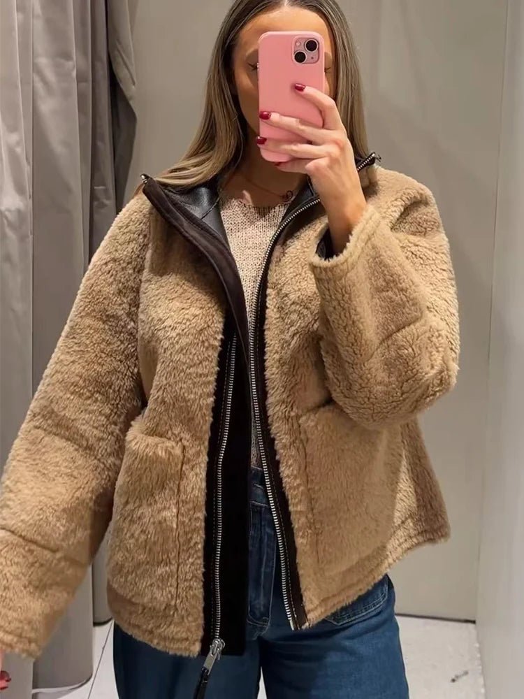 Chaqueta Carol de piel sintética con cuello alto