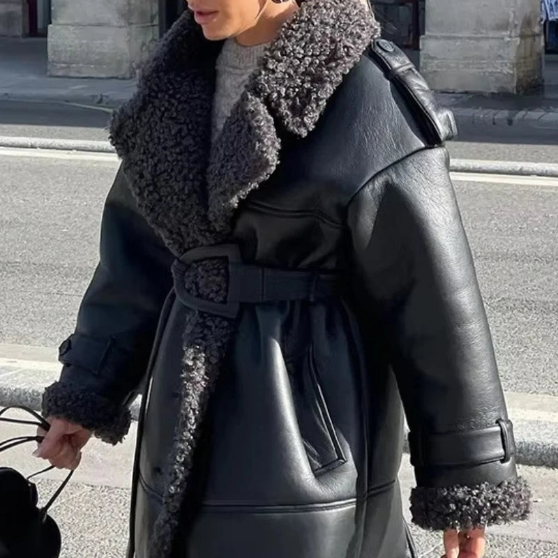 Abrigo maxi de piel sintética con cinturón Cora
