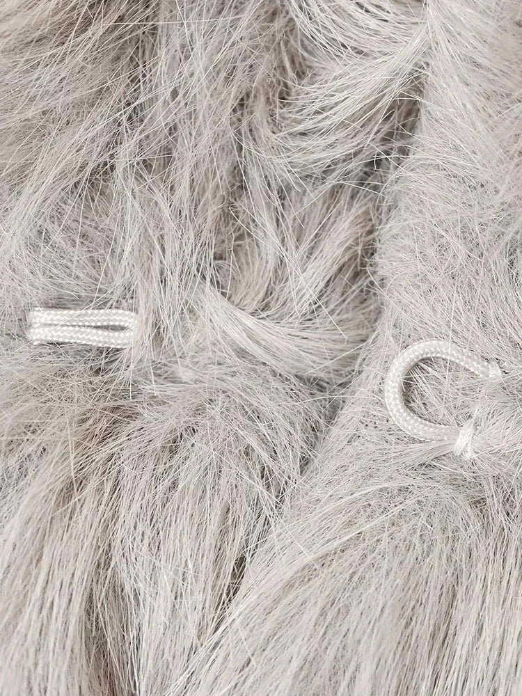 Chaqueta con capucha de piel sintética Dana