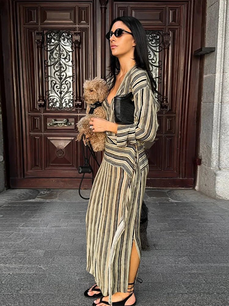 Vestido largo Amanda de rayas con escote en V